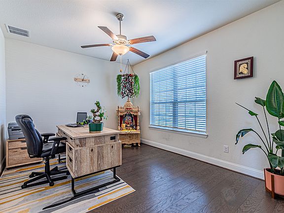3rd image of 1484 Primrose Pl