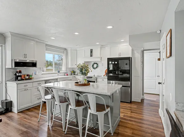 8233 S Creekwood Cir, West Jordan, UT 84088