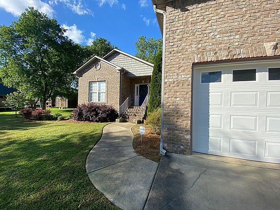 2nd image of 817 Thomas Dr