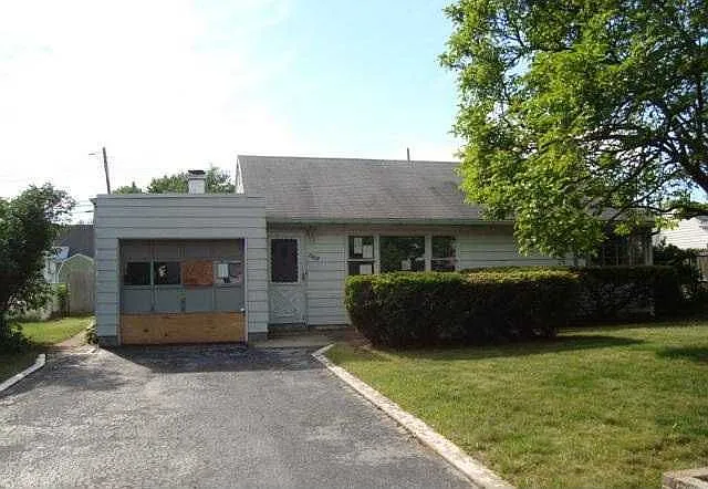 2809 Moravian Ave photo 1