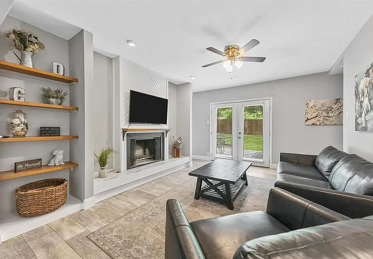 6209 Calmont Ave — Photo 4