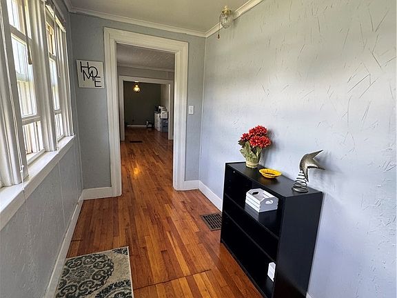 2nd image of 1017 Bronson St