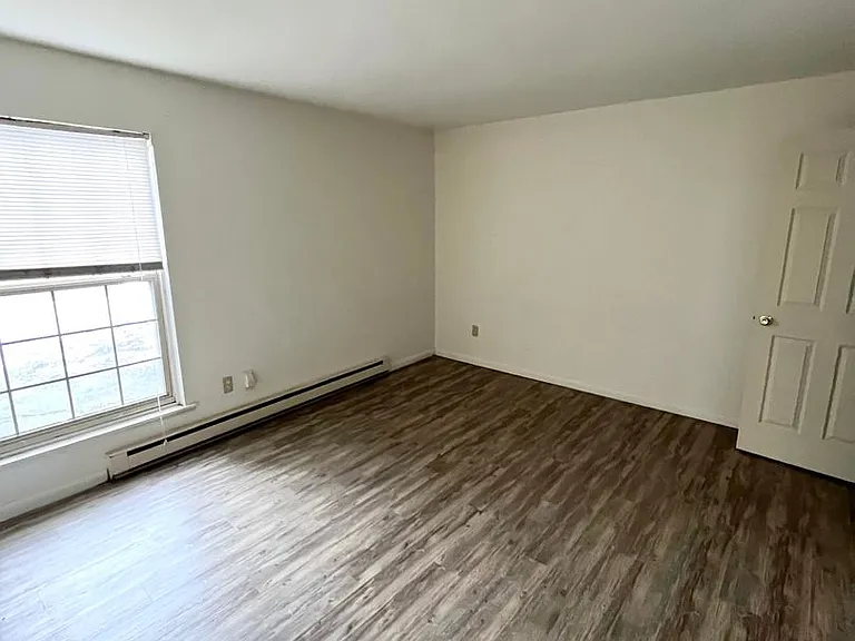 University Park Apartments near Cornell University — Photo 123