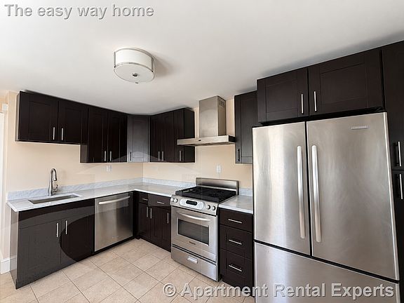 3rd image of 27 Thacher St