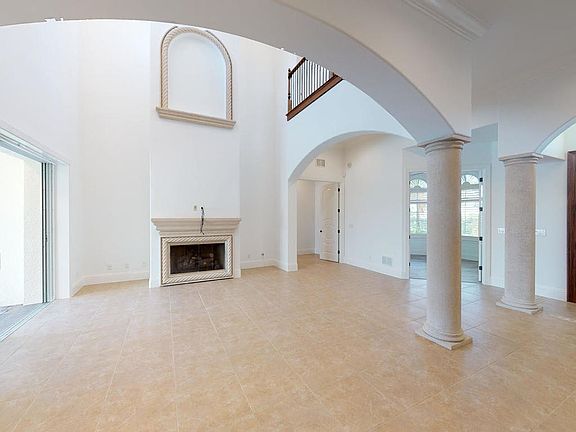 4th image of 866 Elm Ct