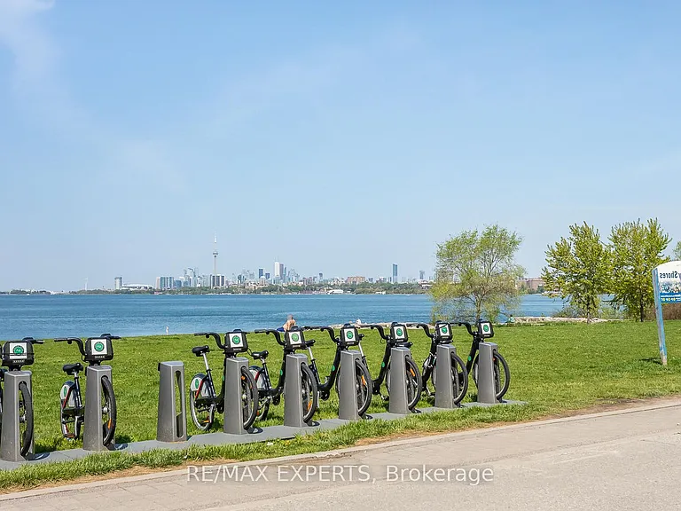 30 Shore Breeze Dr #1215 — Photo 33