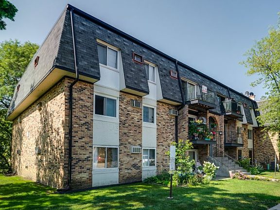 3rd image of 13 E Dundee Quarter Dr #104