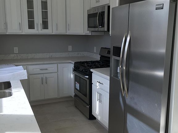 5th image of 35 Garden Ln