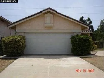 2916 Honeynut St photo 1