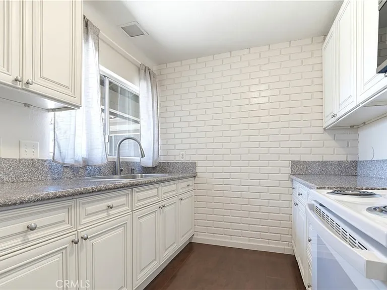 1067 S Citron St — Photo 12