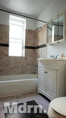 Rented by Mdrn Residential | media 12