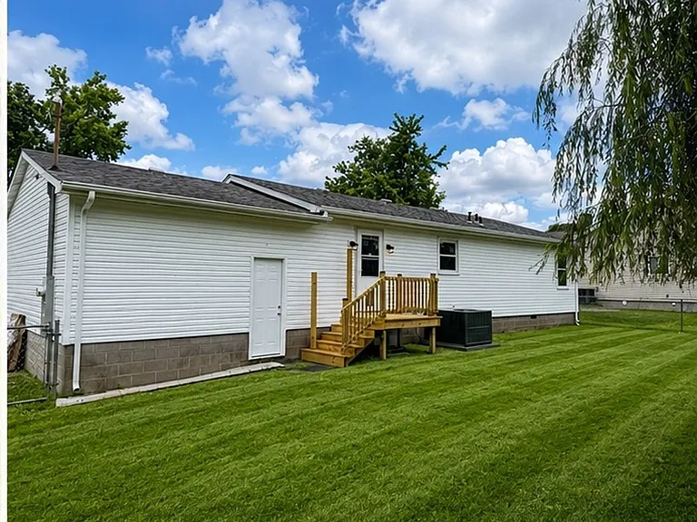 1208 Morgan Ave — Photo 3