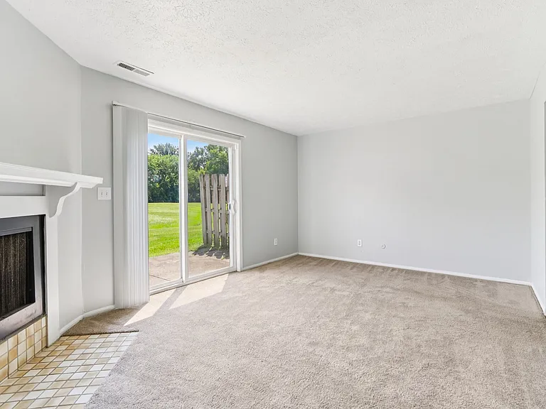 Castleton Manor Apartments — Photo 43