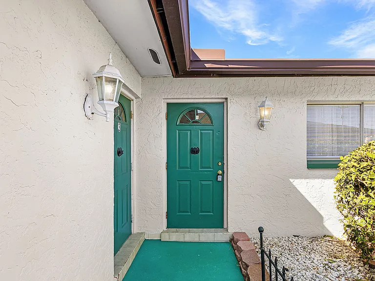 152 SW 47th Ter #4 — Photo 7
