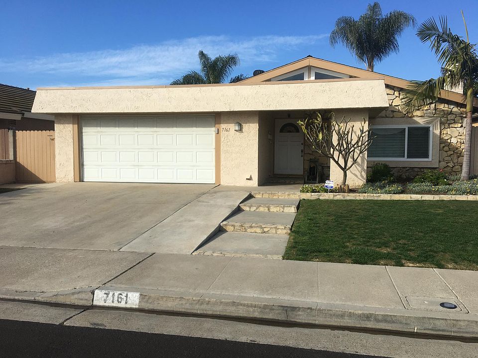 2 car parking in driveway, nice door entryway