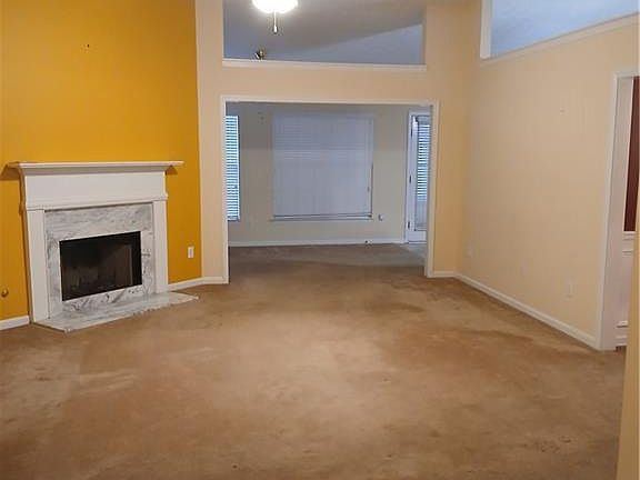 3rd image of 45 Saddlebrook Ln
