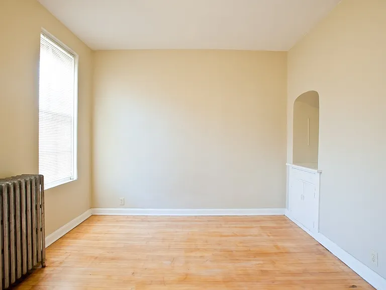 1 Bd/1ba W Heat Near Brady Half Off First Month — Photo 19