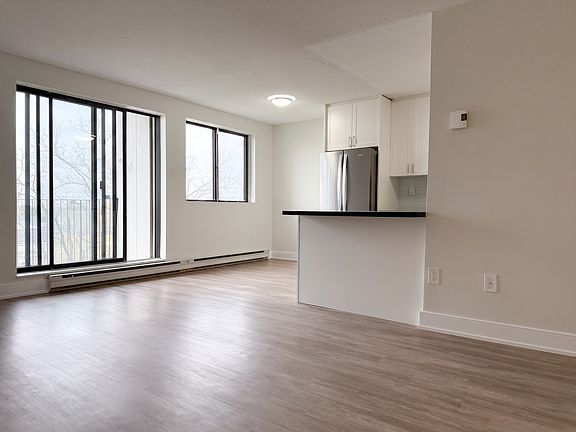 5th image of 401 West St N #1122875