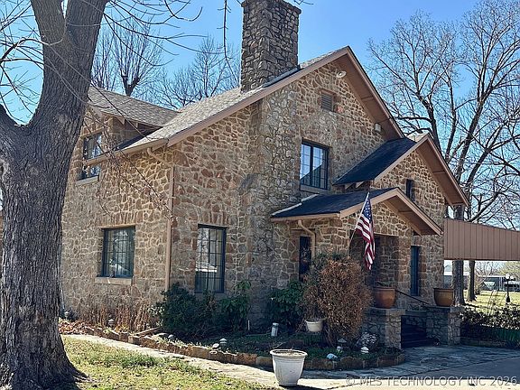 3rd image of 1007 S Wilson Ave