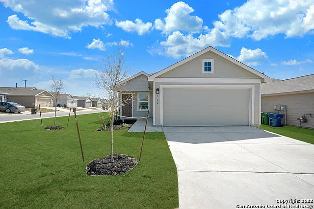 4 bed, 2.0 bath, 1627 sqft, $1,895 — Photo 2