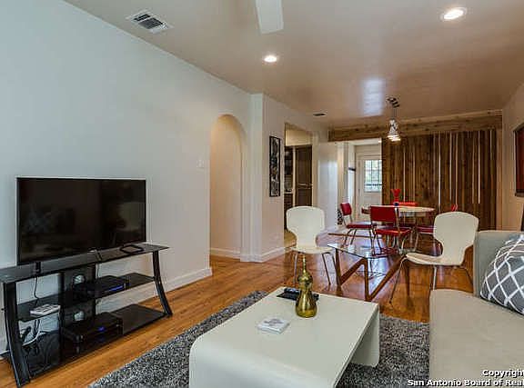 5th image of 118 Vassar Ln