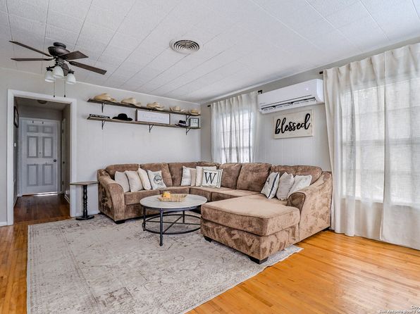 518 E Main Ave, Karnes City, TX 78118