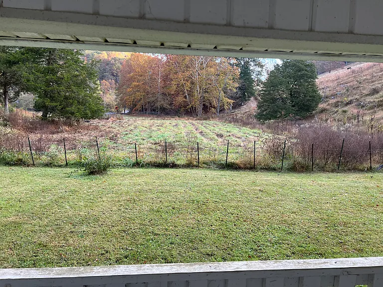 2327 Sulphur Hollow Rd — Photo 3