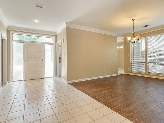3rd image of 3131 Royal Crescent Dr