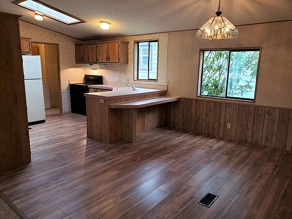 4th image of 364 NW 59th St