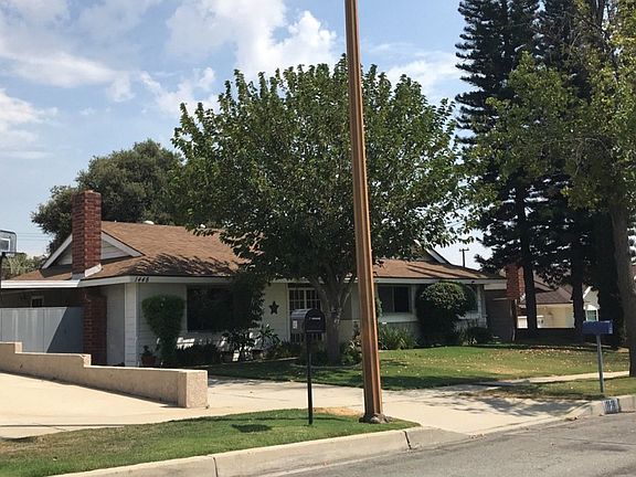 3rd image of 1448 N Victoria Ave