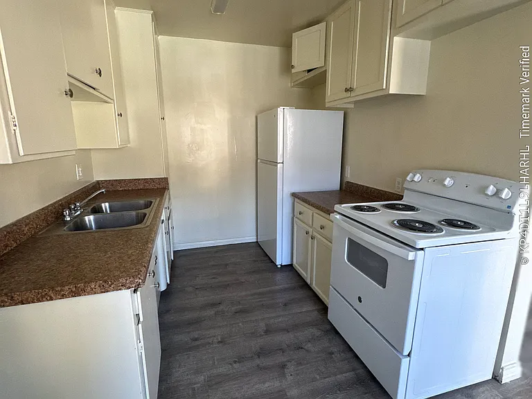 850 N Campus Ave #C — Photo 31