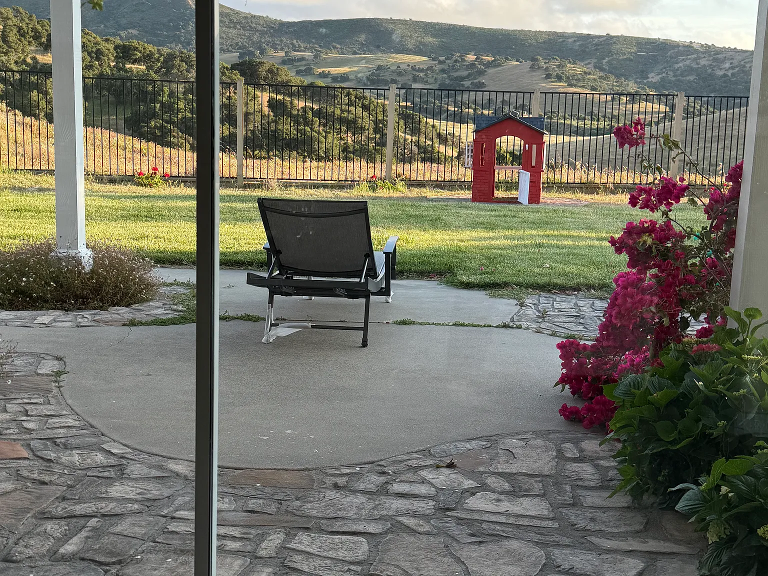 5 bed, 3818 sqft, $6,900 — Photo 3