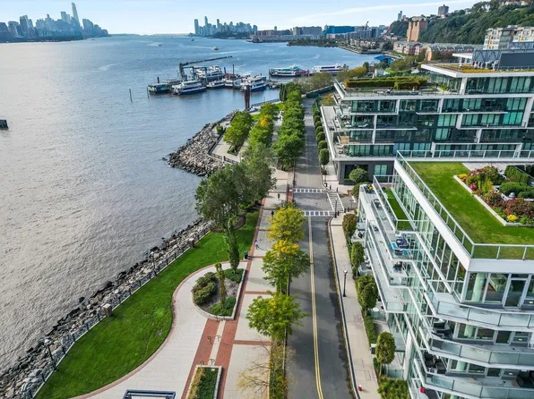 1000 Avenue At Port Imperial APT 402, Weehawken, NJ 07086