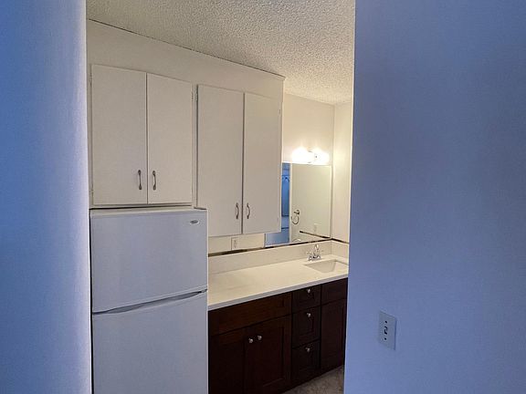5th image of 11831 Mayfield Ave #4