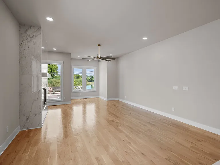 2527 W Heiman St #2527 — Photo 4