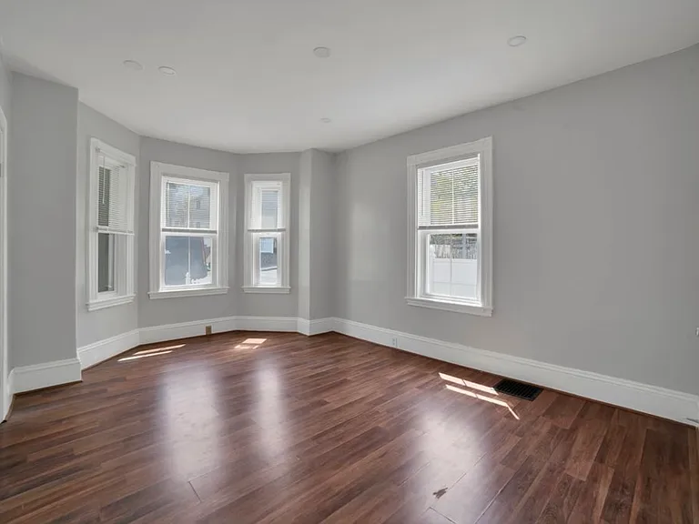 63 Albertina St — Photo 5