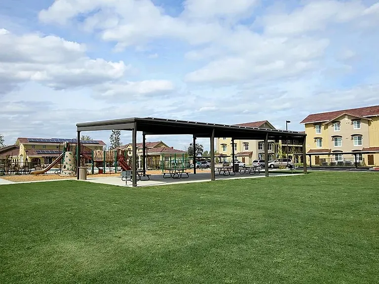 Parc Grove Commons — Photo 15