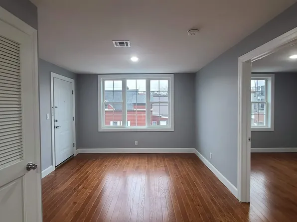 100 Griffith Street image 1 of 19