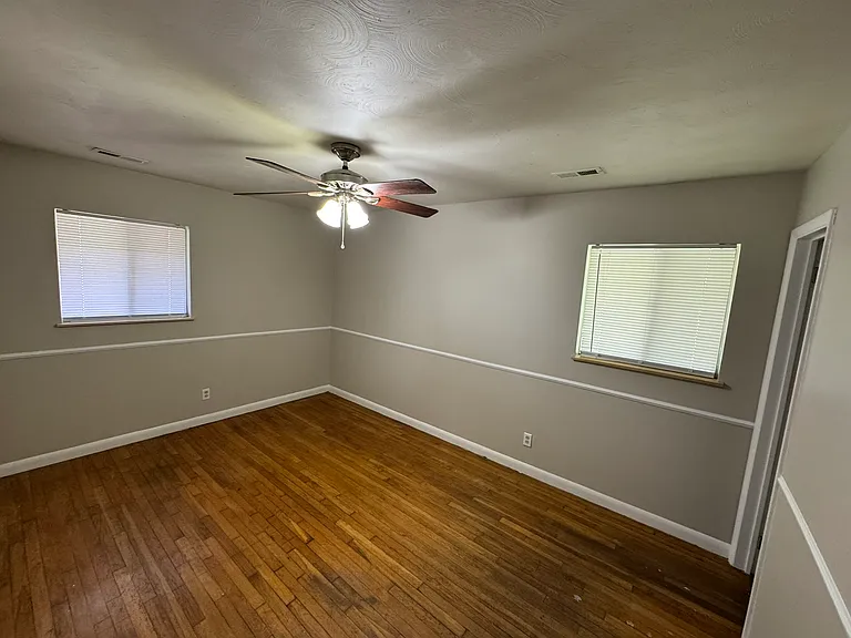 424 Morgan Ln — Photo 7