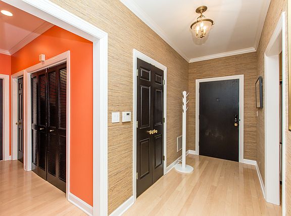 2nd image of 1020 W Armitage Ave APT 2A