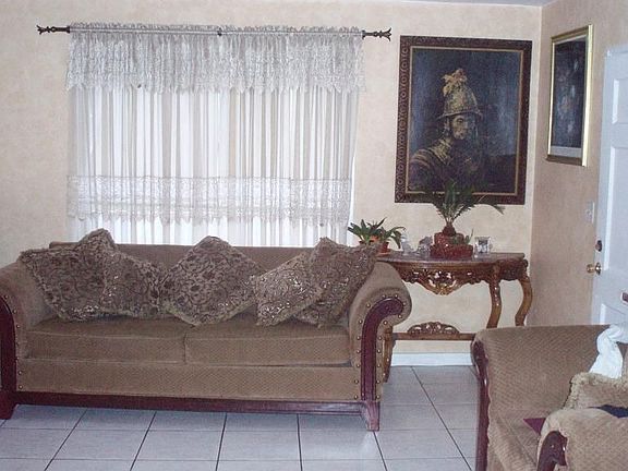 LIVING ROOM ENTRANCE