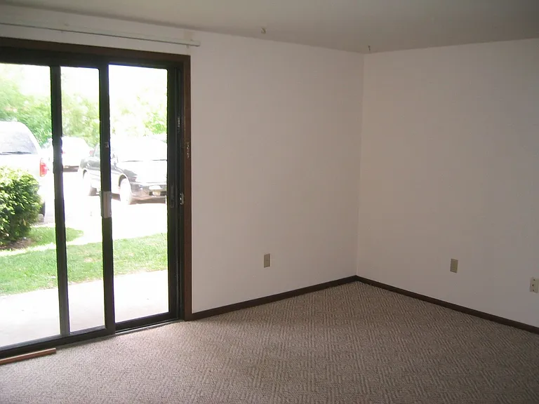 1526 Kenilworth Ct — Photo 7