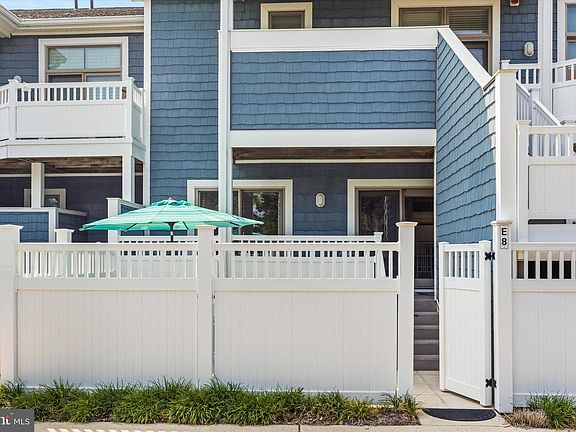 2nd image of 201 S Heron Dr #8E1