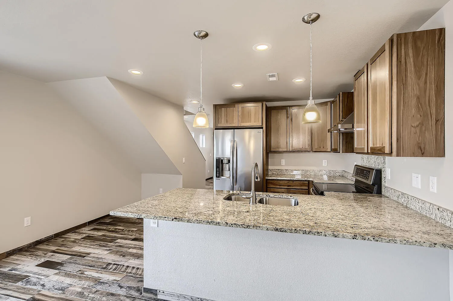 3 bed, 2.5 bath, 1400 sqft, $2,095 — Photo 2