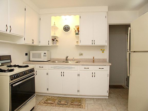 3rd image of 422 Morris Ave