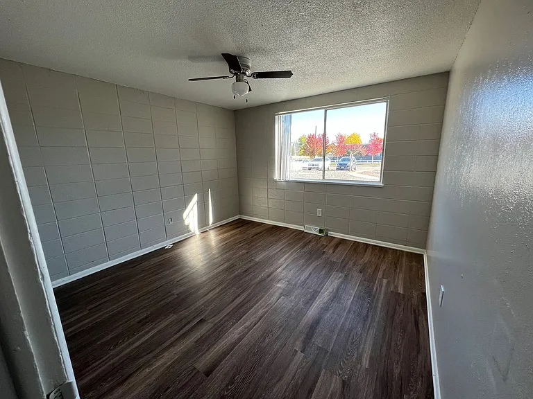 Highland Square Apartments — Photo 12
