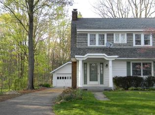 545 Rivercrest St NW, Grand Rapids, MI 49544