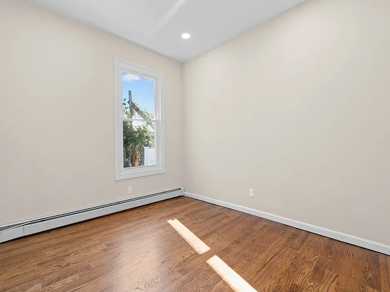 460 S 6th Ave #1 — Photo 5