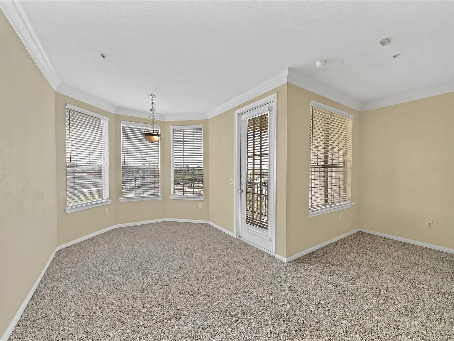 1 bed, 1.0 bath, 1024 sqft, $1,400 — Photo 3