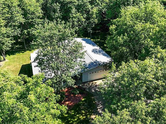 3rd image of 2631 Duck Creek Ln